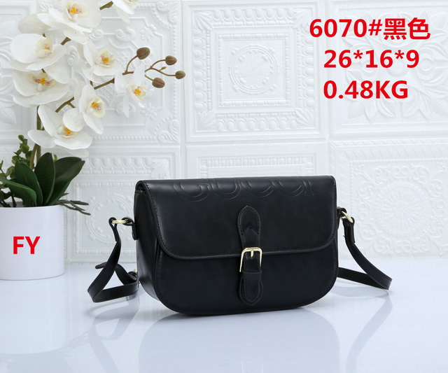 GUCCl Handbags 260